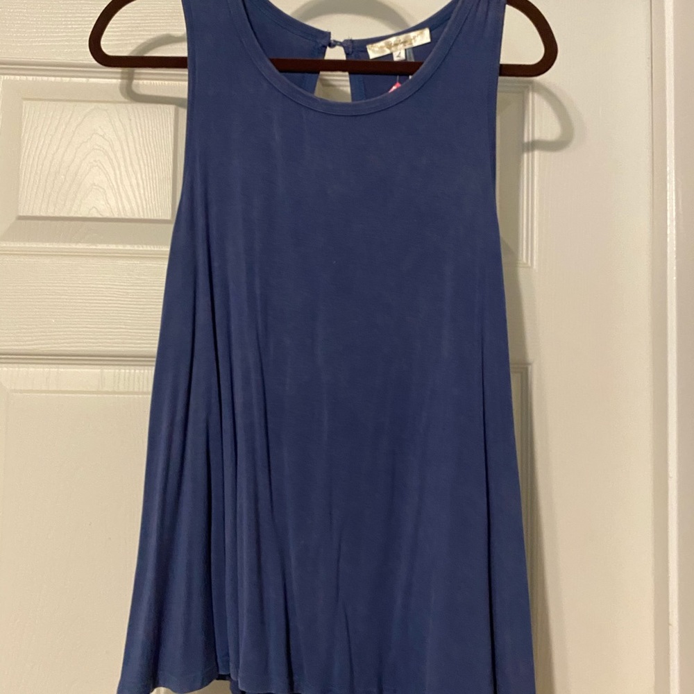 NWT - Navy flowy tank top with open back